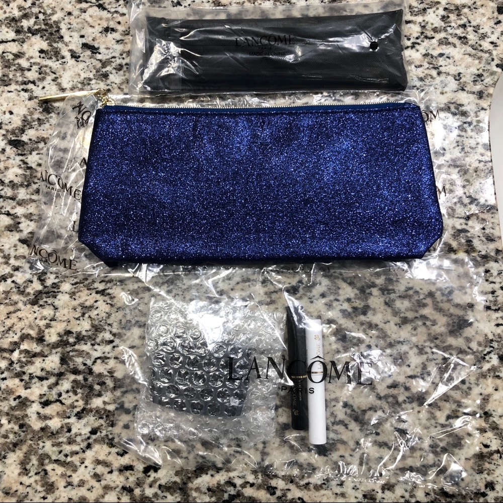 Lancôme Eye Makeup With Cosmetic Bag & Brushes - Picture 4 of 6